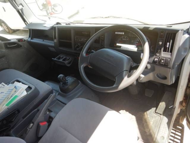 2008 Isuzu Elf * auction photo 2
