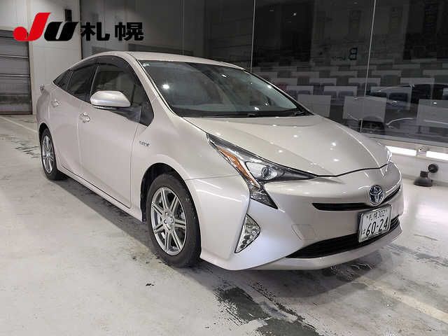 2016 Toyota Prius S 4WD auction photo 8