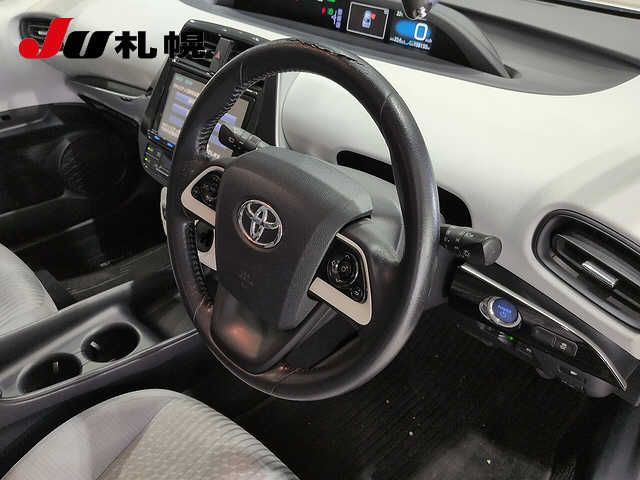 2016 Toyota Prius S 4WD auction photo 3
