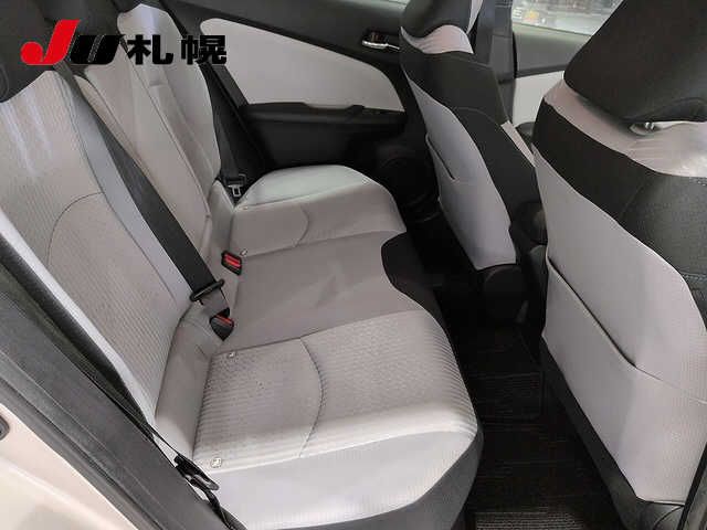 2016 Toyota Prius S 4WD auction photo 7