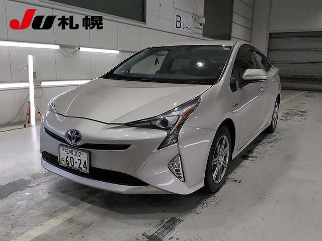 2016 Toyota Prius S 4WD Japan auction vehicle