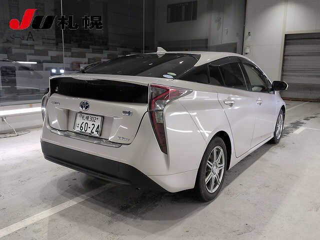 2016 Toyota Prius S 4WD auction photo 2