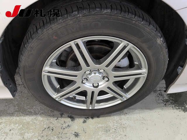 2016 Toyota Prius S 4WD auction photo 9