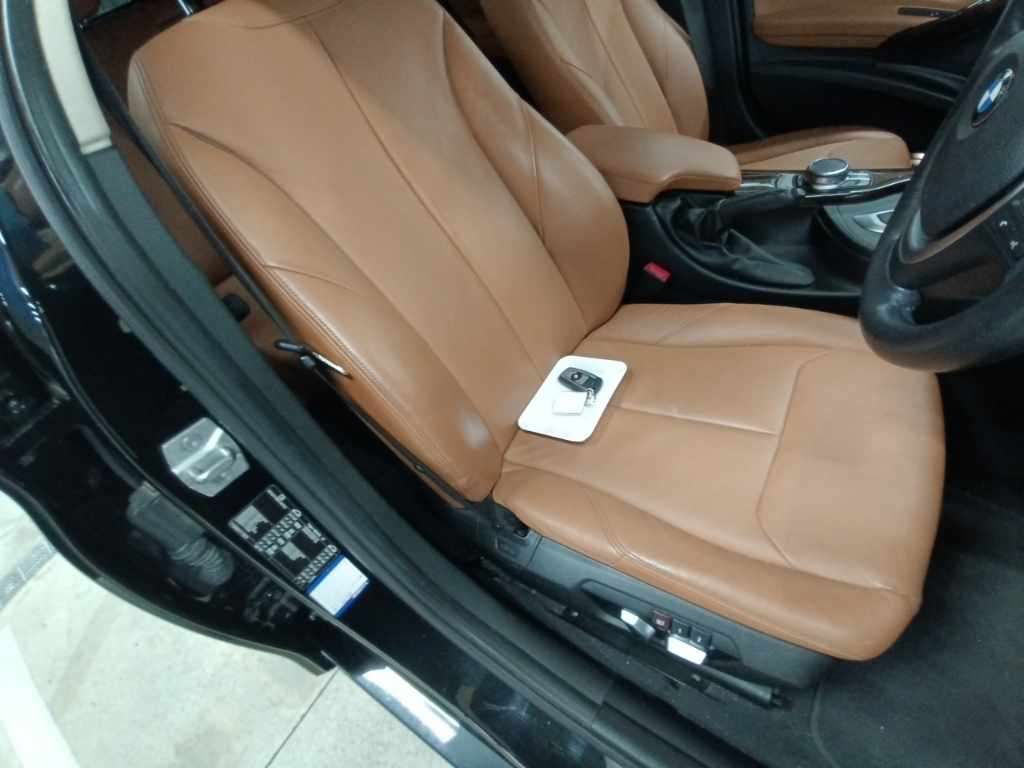2018 BMW 3 Series 320dツーリング ラグジュアリー auction photo 10
