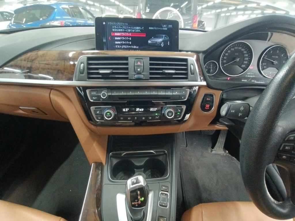 2018 BMW 3 Series 320dツーリング ラグジュアリー auction photo 11