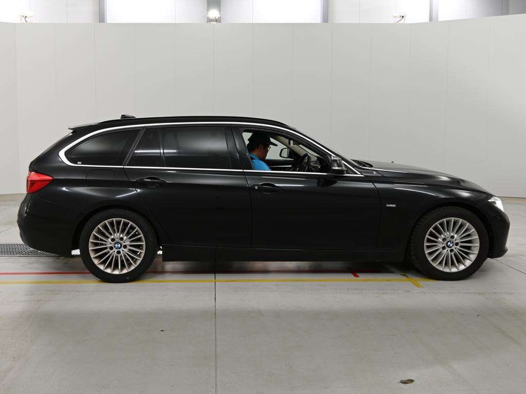 2018 BMW 3 Series 320dツーリング ラグジュアリー auction photo 3