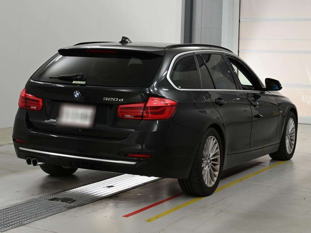2018 BMW 3 Series 320dツーリング ラグジュアリー auction photo 2