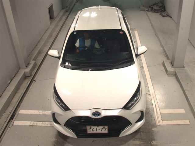 2020 Toyota Yaris ハイブリッドZ auction photo 6