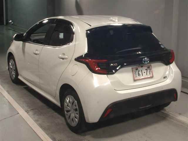 2020 Toyota Yaris ハイブリッドZ auction photo 2