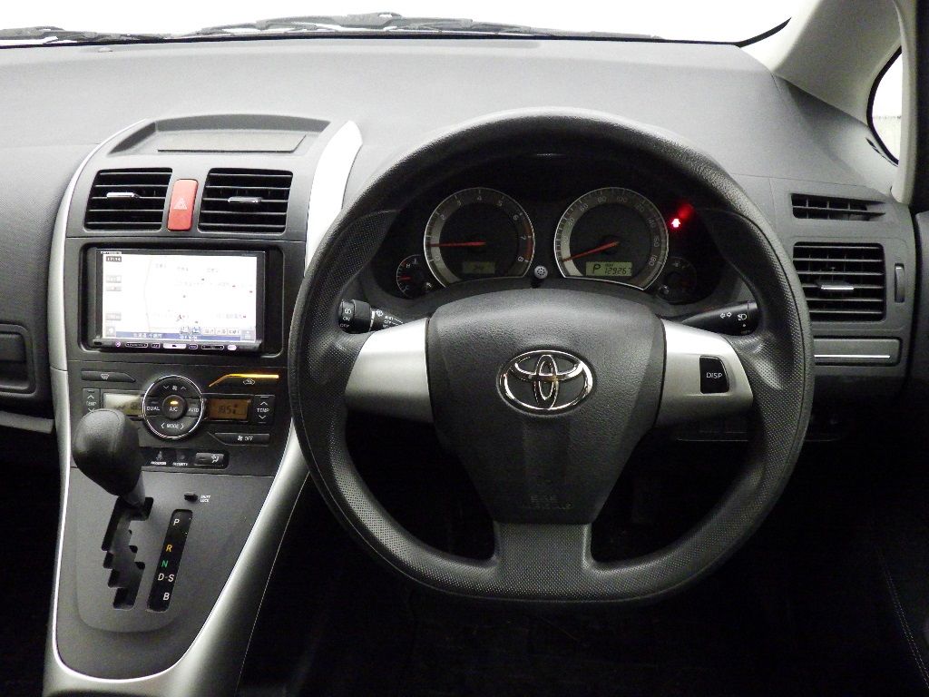 2010 Toyota Auris 150X Mパッケージ auction photo 3