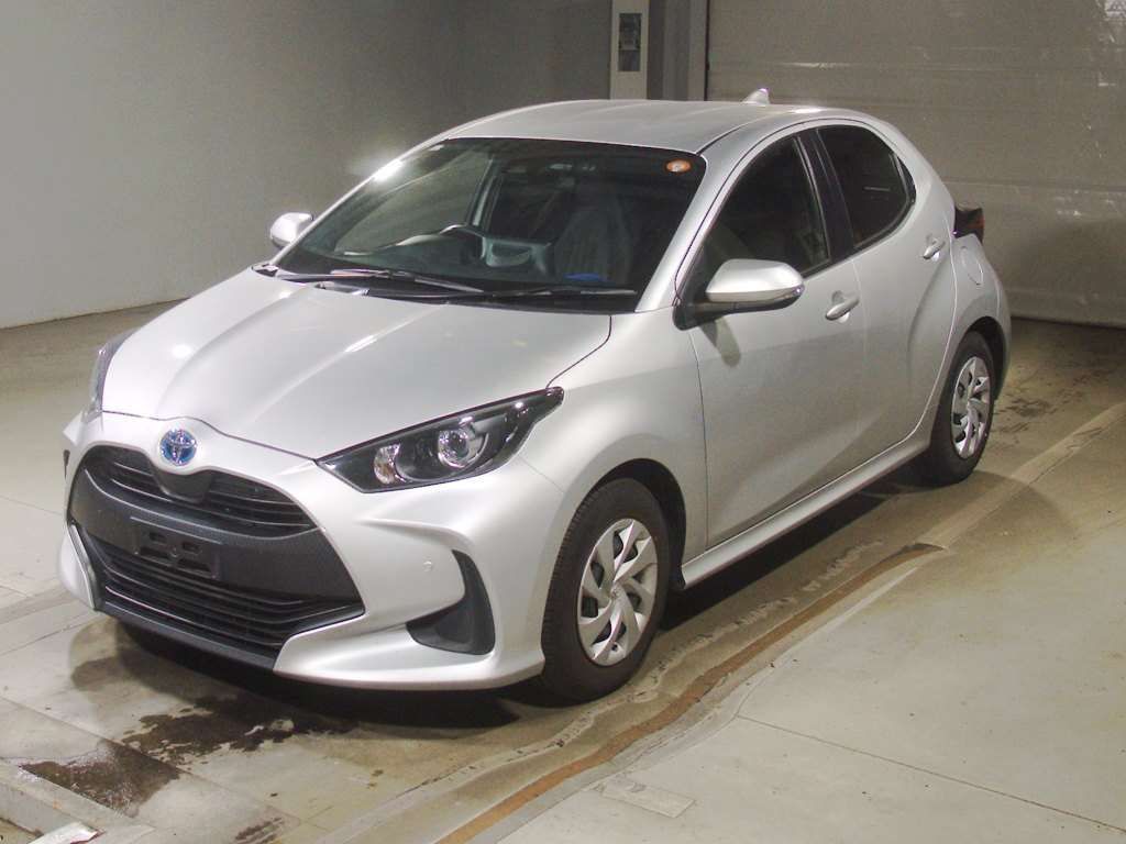 Japan Auction Vehicles 4 2022 Toyota Yaris ハイブリッドX auction photo
