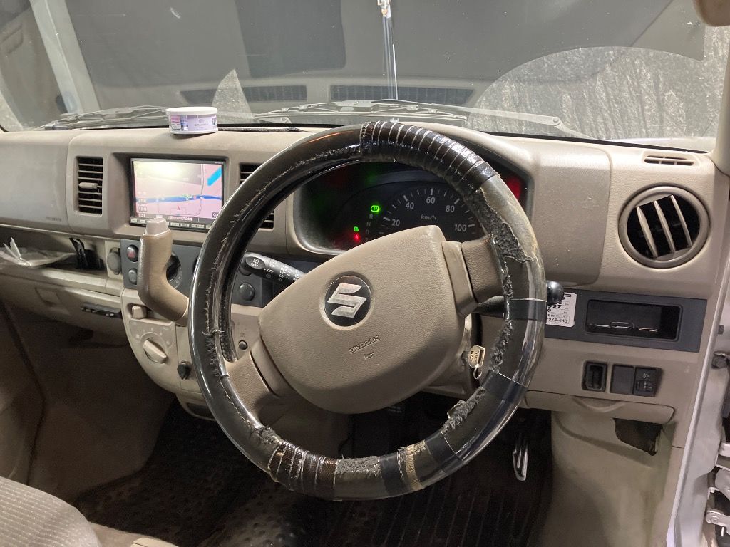2010 Suzuki エブリイV PC H/R auction photo 3
