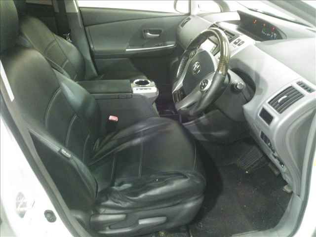 2014 Toyota Prius Alpha S auction photo 4