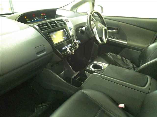 2014 Toyota Prius Alpha S auction photo 3