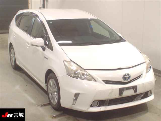 2014 Toyota Prius Alpha S Japan auction vehicle