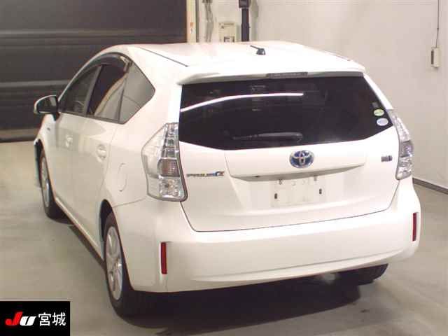 2014 Toyota Prius Alpha S auction photo 2