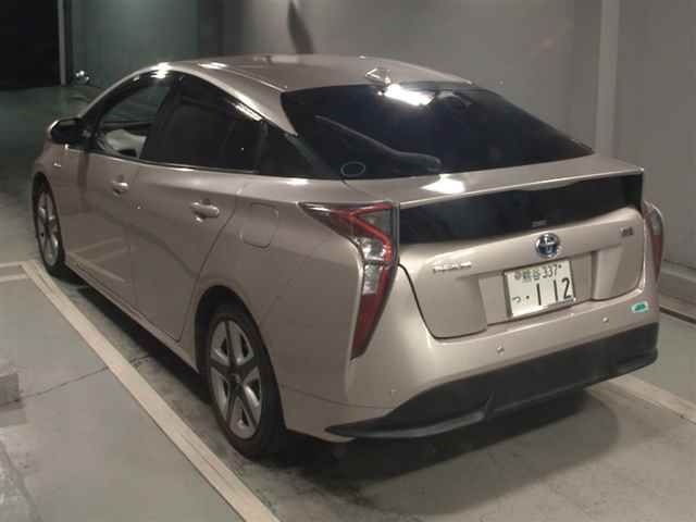 2016 Toyota Prius Aツーリングセレクション auction photo 2
