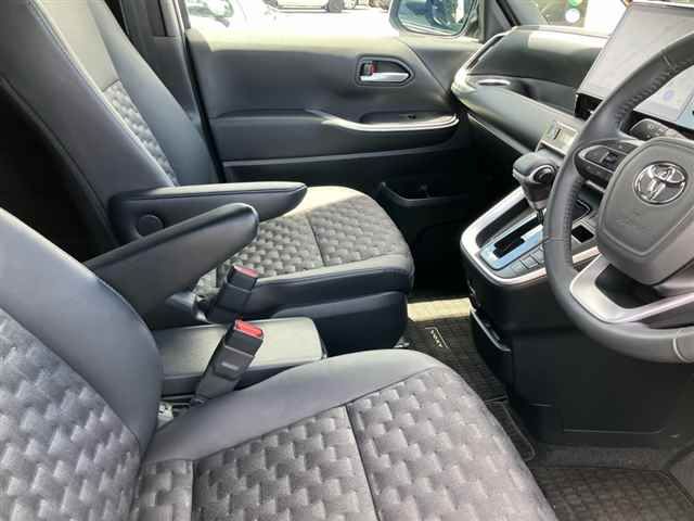 2023 Toyota Voxy S-Z auction photo 7