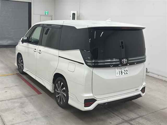2023 Toyota Voxy S-Z auction photo 2