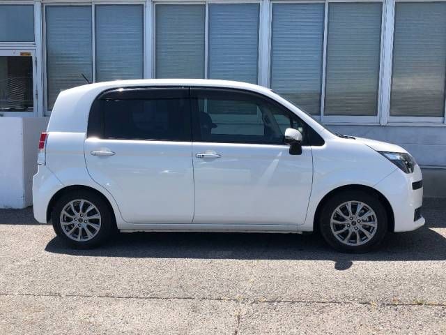 2017 Toyota Spade F ジョシュセキカイテン Bタイプ auction photo 2
