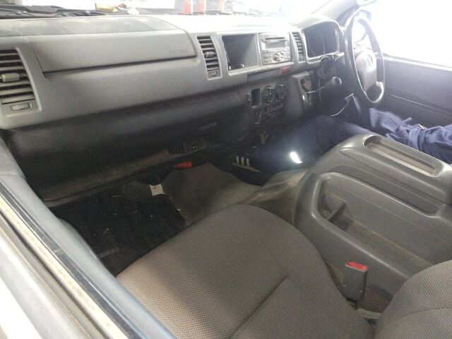 2007 Toyota Hiace DX auction photo 3