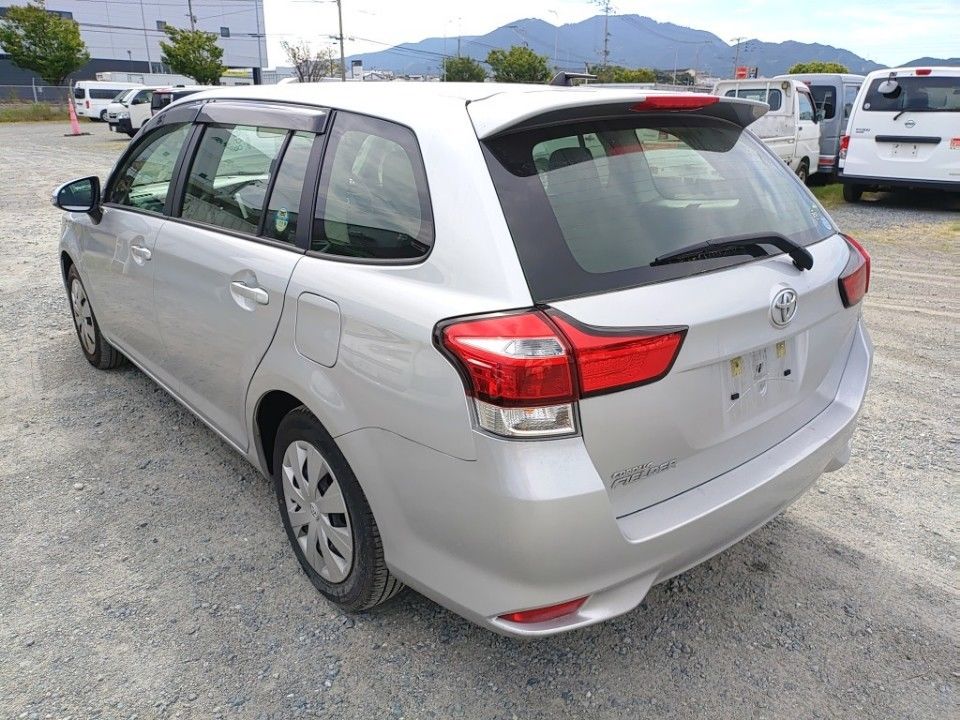 2017 Toyota Corolla Fielder auction photo 6