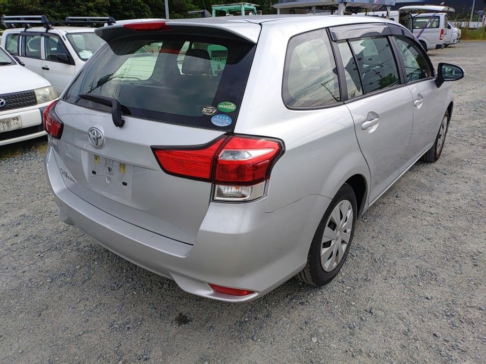 2017 Toyota Corolla Fielder auction photo 2