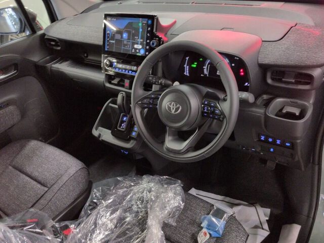 2026 Toyota Sienta Hybrid Z auction photo 3