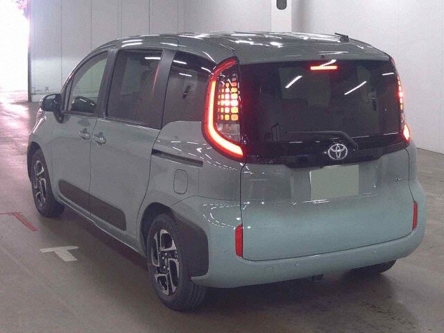 2026 Toyota Sienta Hybrid Z auction photo 2