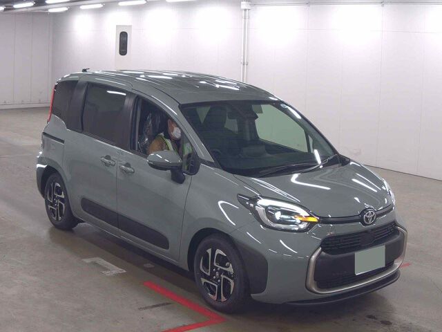 Japan Auction Vehicles 8 2026 Toyota Sienta Hybrid Z auction photo