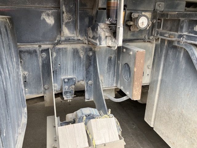 2015 Nissan Diesel クオン dump auction photo 10