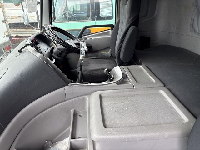2015 Nissan Diesel クオン dump auction photo 5