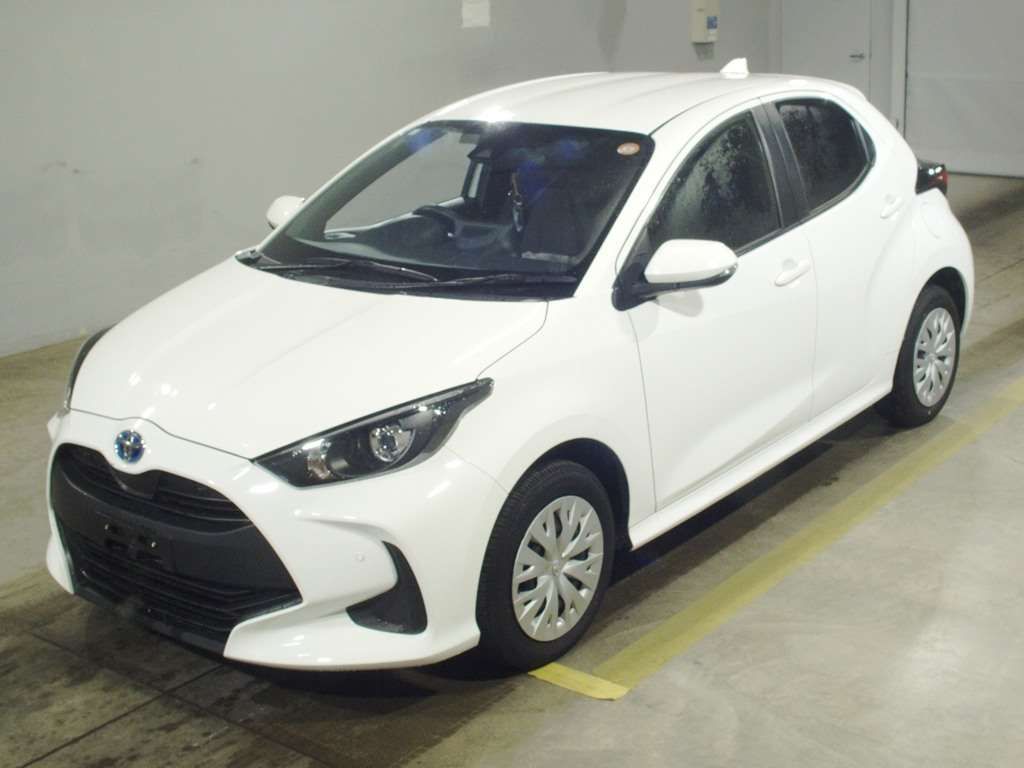 2023 Toyota Yaris ハイブリッドX 4WD Japan auction vehicle