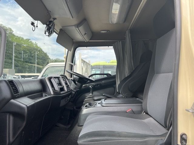 2017 Hino Ranger Aluminum van auction photo 5