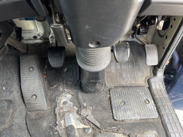 2017 Hino Ranger Aluminum van auction photo 4