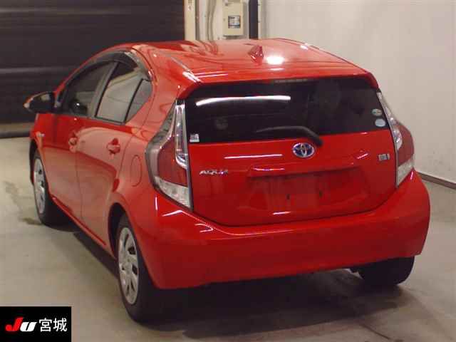 2015 Toyota Aqua S auction photo 2