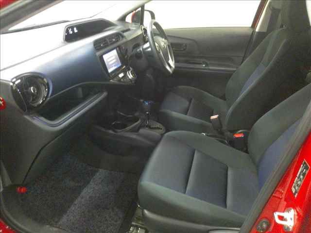 2015 Toyota Aqua S auction photo 3
