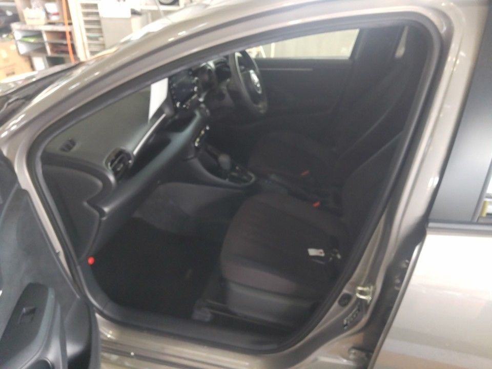 2023 Toyota Yaris auction photo 16