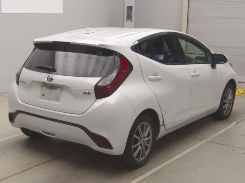 2021 Toyota Aqua G auction photo 2
