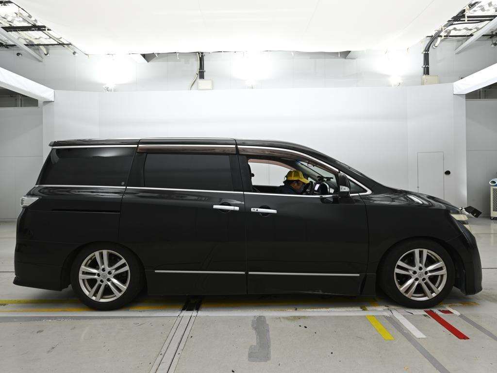 2010 Nissan Elgrand 250ハイウェイスター auction photo 3