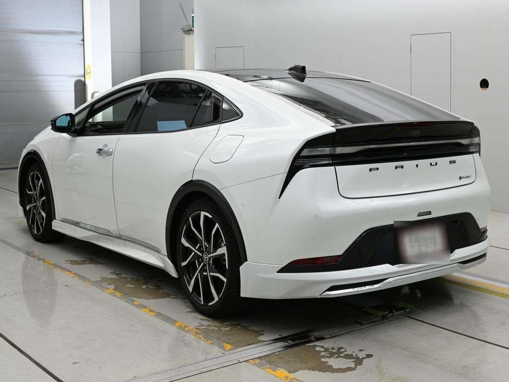 2023 Toyota Prius PHEV Z auction photo 6