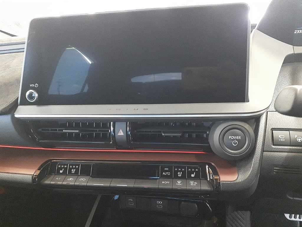 2023 Toyota Prius PHEV Z auction photo 12