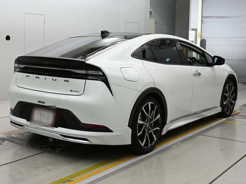 2023 Toyota Prius PHEV Z auction photo 2