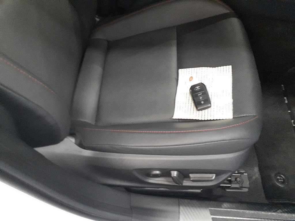 2023 Toyota Prius PHEV Z auction photo 10