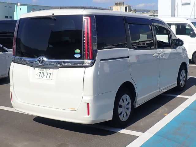2019 Toyota Noah X auction photo 2