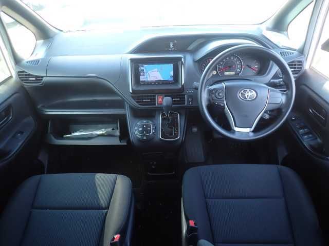 2019 Toyota Noah X auction photo 3