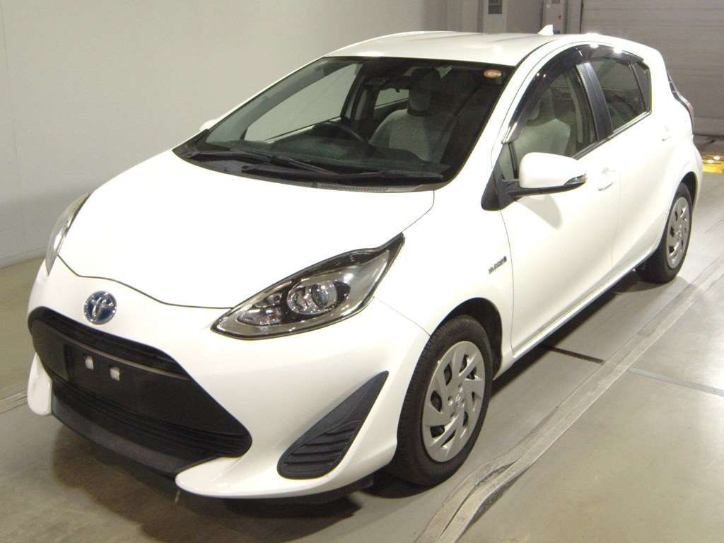 2018 Toyota Aqua L Japan auction vehicle