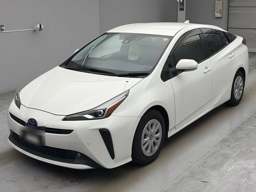 Japan Auction Vehicles 4 2021 Toyota Prius S auction photo