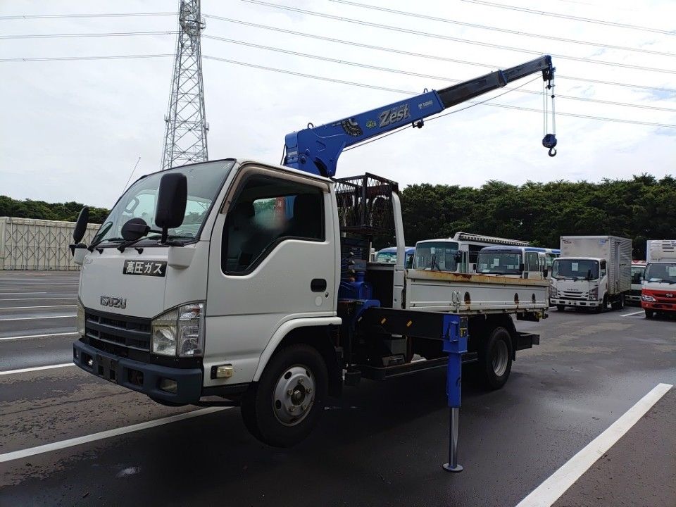 Japan Auction Vehicles 38 2010 Isuzu Elf auction photo