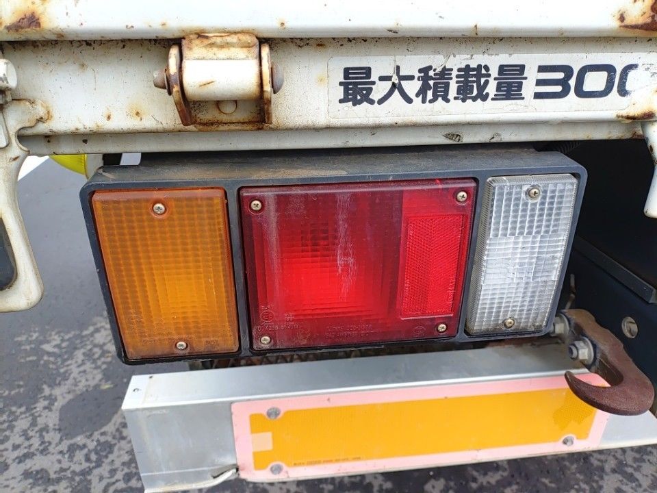 2010 Isuzu Elf auction photo 28